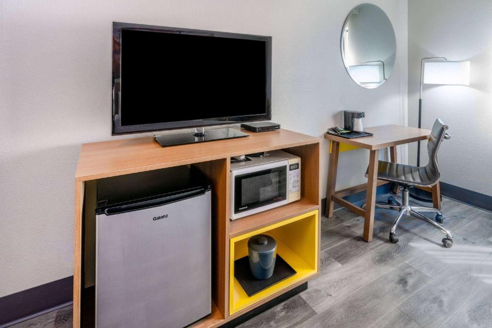 Queen Room - Disability Access/Non-Smoking interior